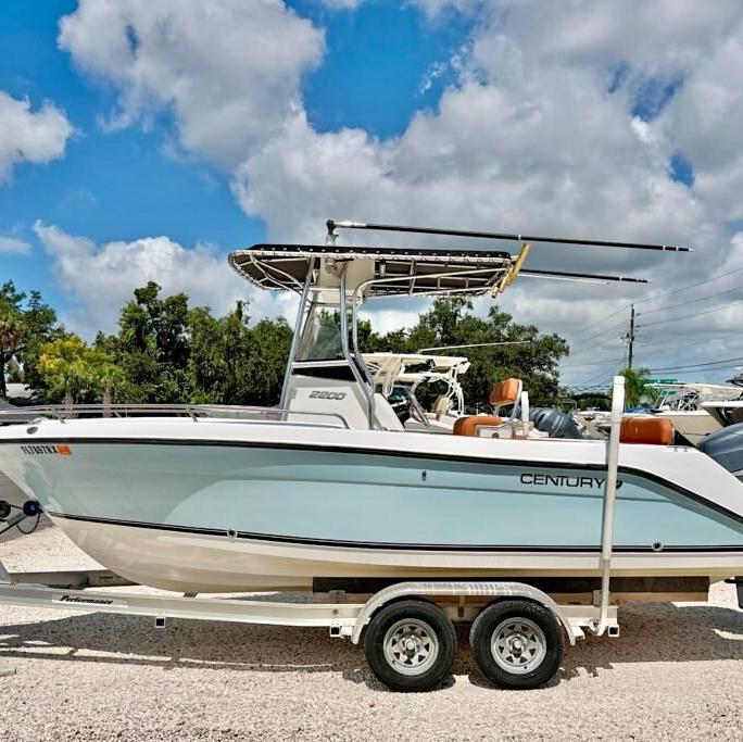 2004 CENTURY 2200 CENTER CONSOLE for sale in Palmetto, FL