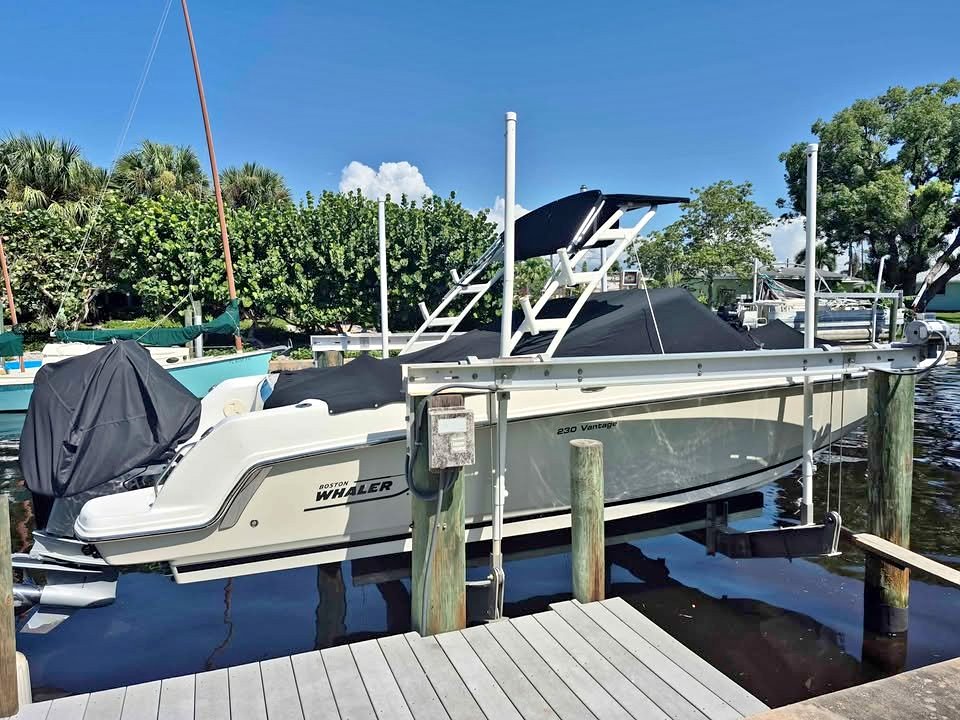 2019 Boston Whaler 230 Vantage DC for sale in Sarasota, FL