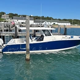 2024 Robalo R360 Center Console for sale in Barrington, RI