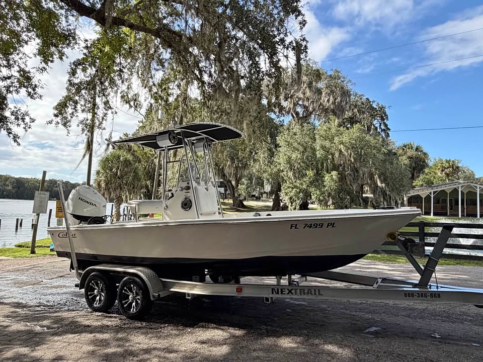 2013 cobia bay boat for sale in Palatka, FL