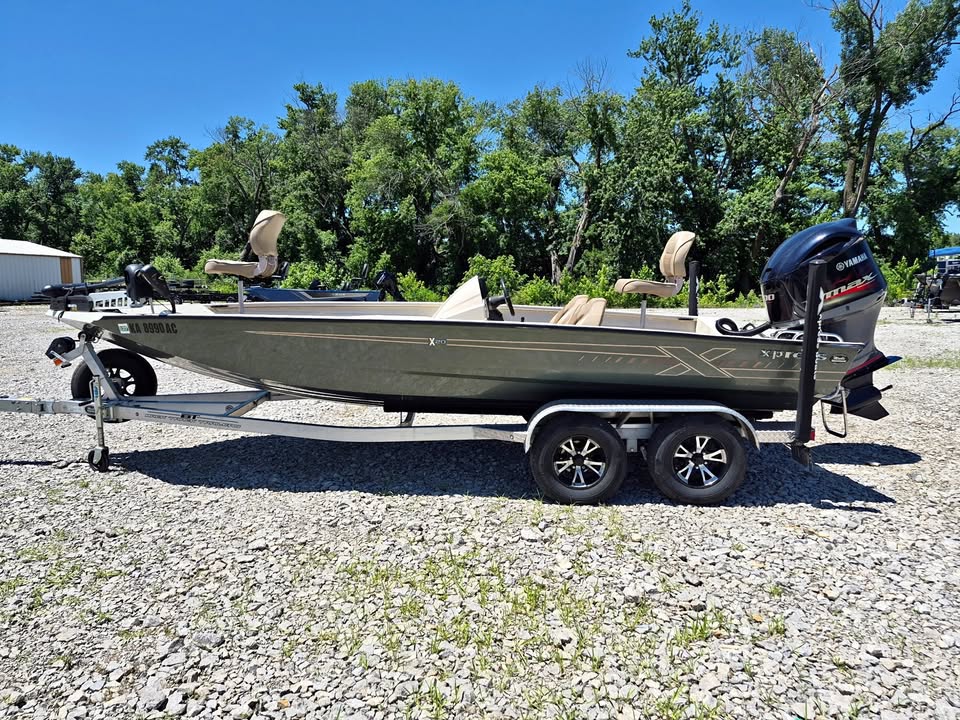 2019 Preowned XPRESS x20pfc w/ 200HP Yamaha with 40 hours. for sale in Smithville, MO