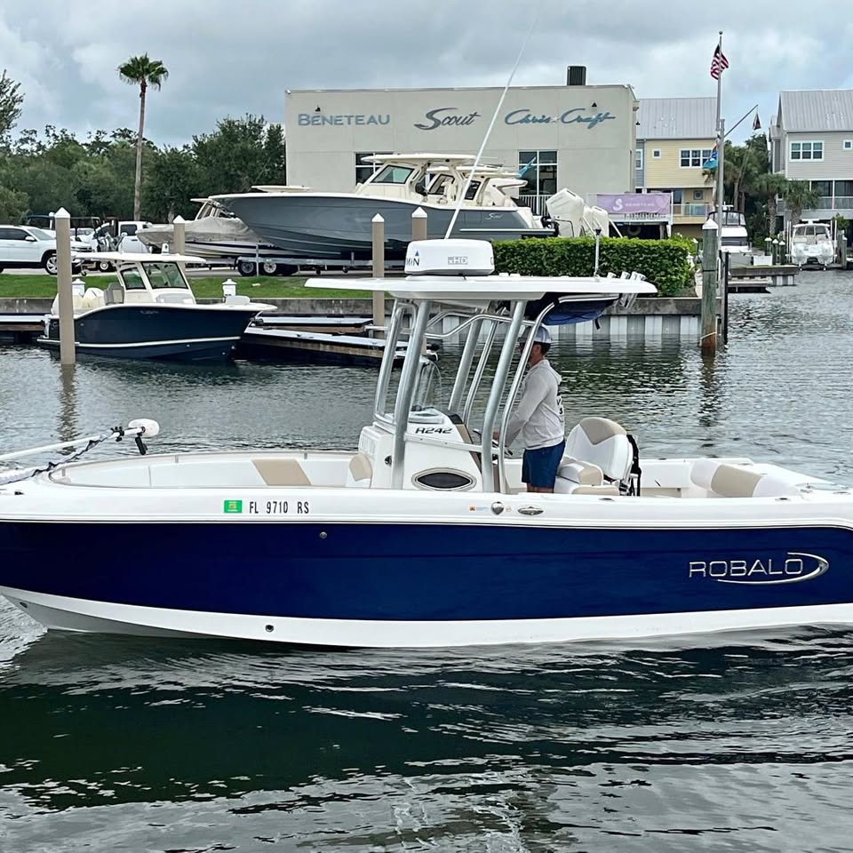 2019 Robalo R242 Center Console for sale in St Petersburg, FL