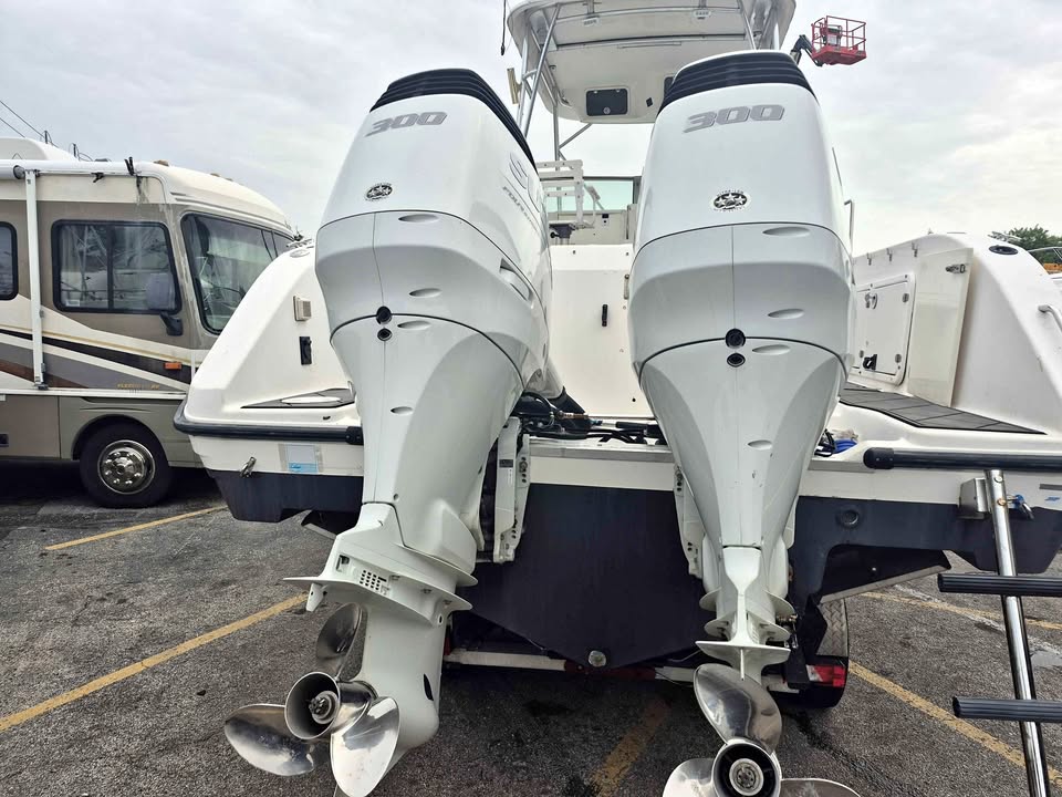 2004 Century 32 walkaround for sale in Oakland Park, FL