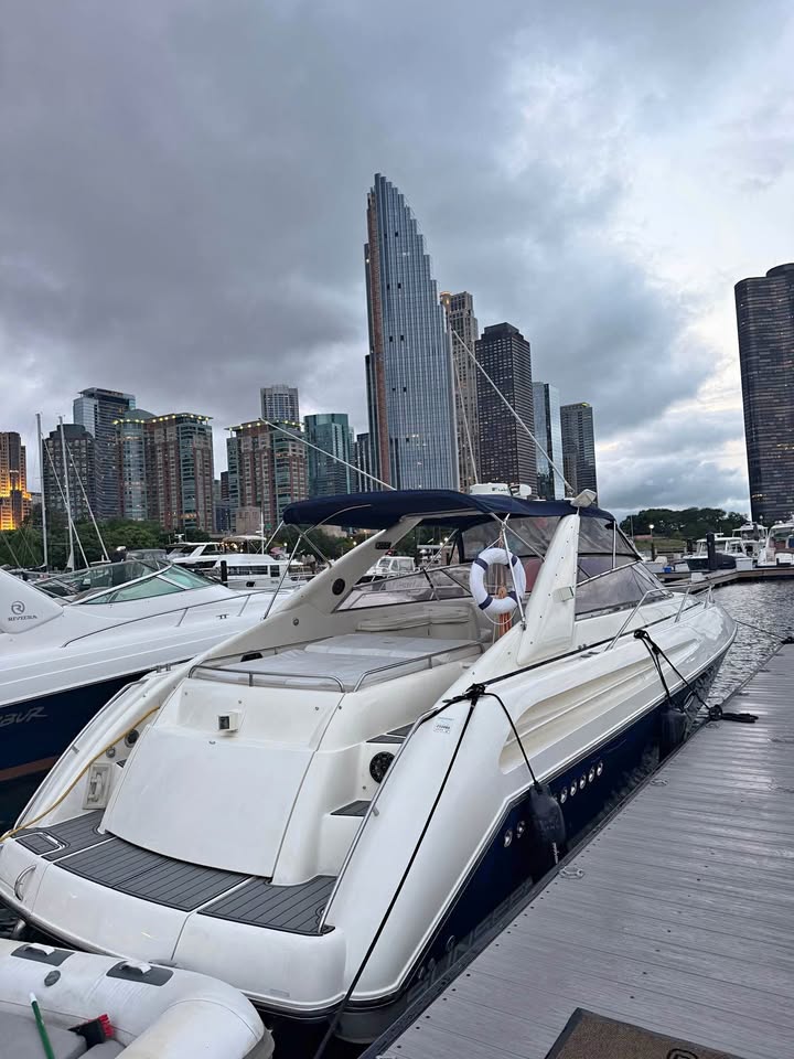 1994 Sunseeker Comanche 40 ft 335 hours for sale in Chicago, IL