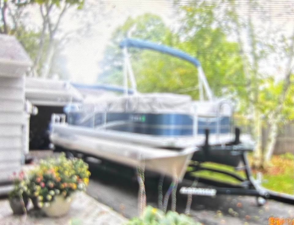 2018 Apex Marine Quest 20’ Aluminum Pontoon boat. Honda 60hp outboard, Approximately 90 hours. for sale in Summerville, SC