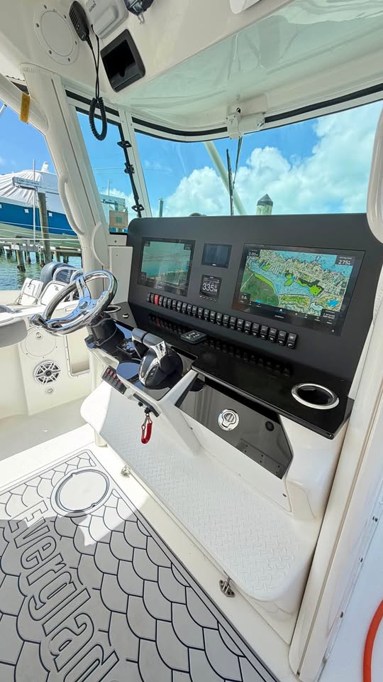 365CC Everglades with 2017 triple 350’s (hull 2009) for sale in Marathon, FL