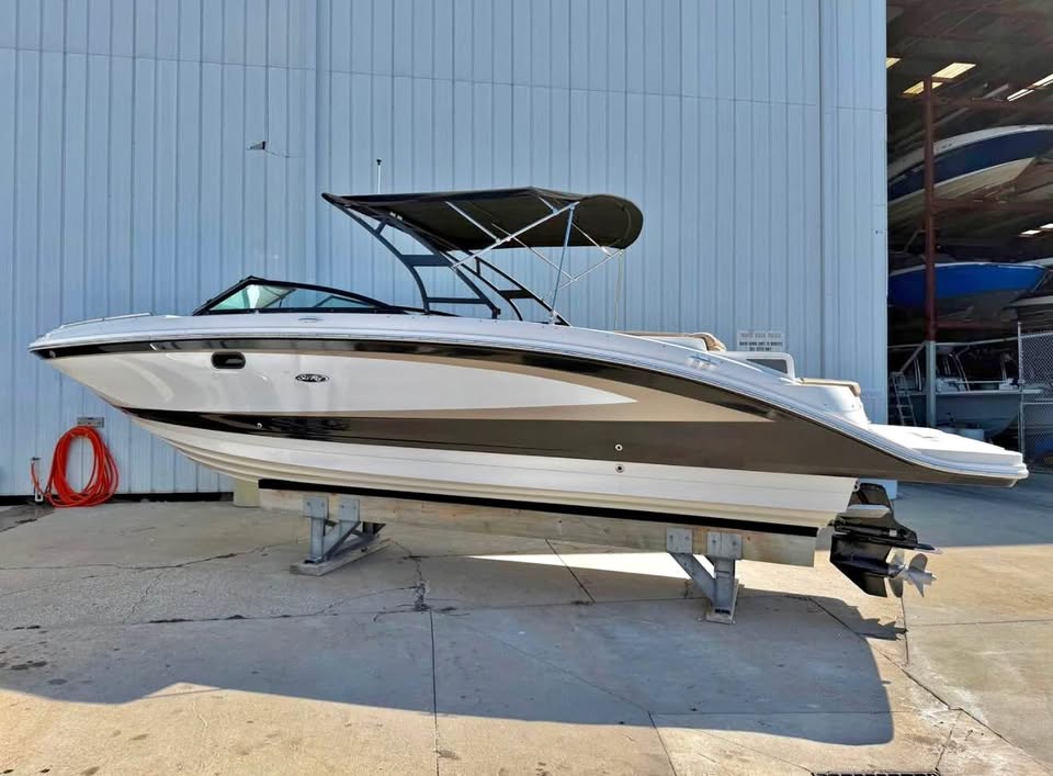 2016 SeaRay 290 SDX Deck Boat Bowrider 8.2L Mercruiser for sale in St Petersburg, FL