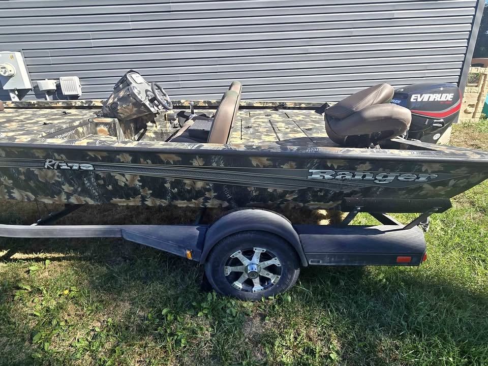 Ranger RT178 Bass Boat with Evinrude 60 Motor for sale in Wentzville, MO