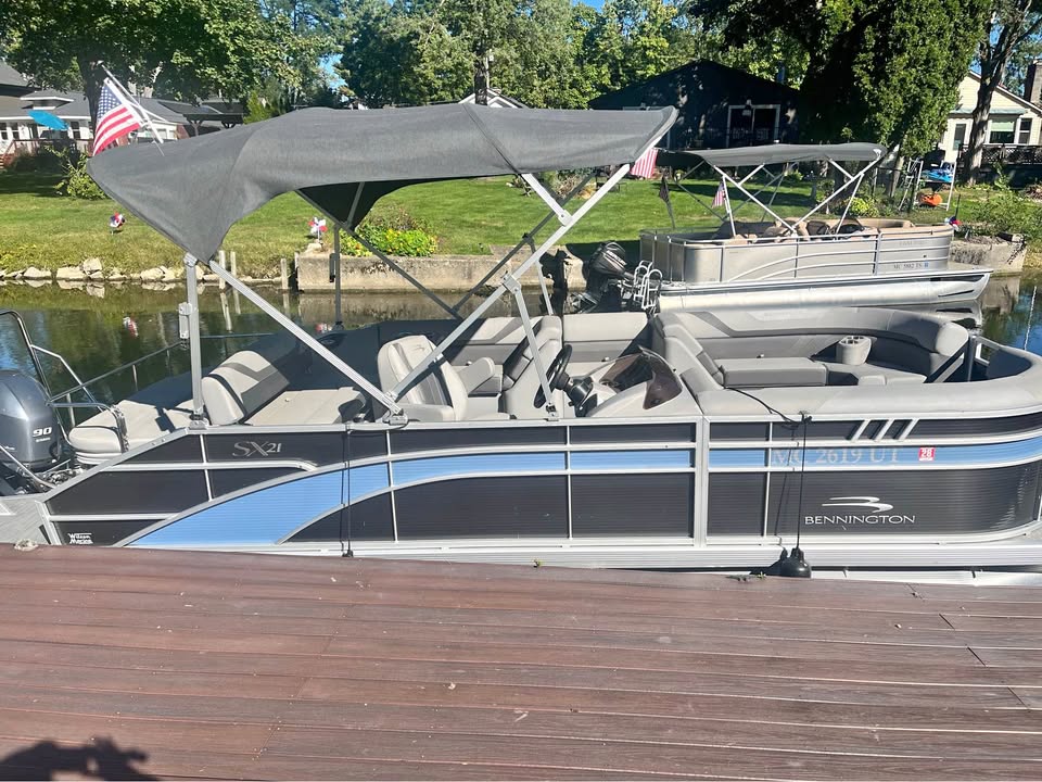 2022 Bennington Pontoon Marine 21 SX Series for sale in Commerce Twp, MI
