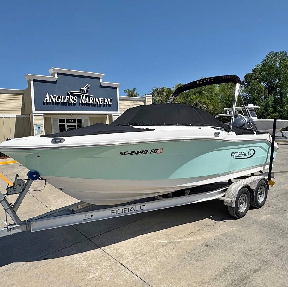 2023 Robalo R207 dual console (36 HOURS!) for sale in Oak Island, NC