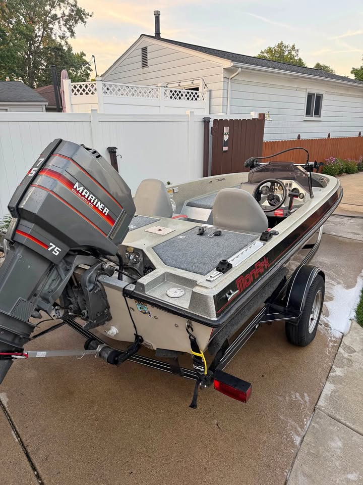 1988 Monark Boat 16 ft for sale in Westland, MI
