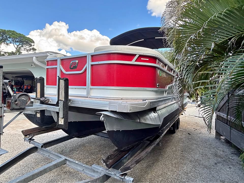 2024 Prince craft Tritoon Clean boat for sale in Venice, FL