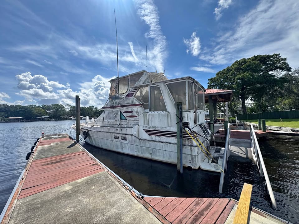 1990 Sea Ray 440 Aft Cabin – Twin Caterpillar 3208 Diesels – Project/Restoration Opportunity for sale in Jacksonville, FL
