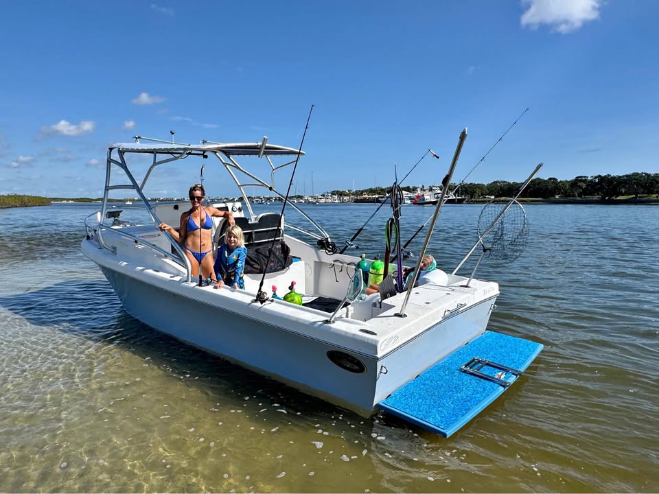 1980 DUSKY 23’ dive boat crate motor! V8 efi for sale in Deltona, FL
