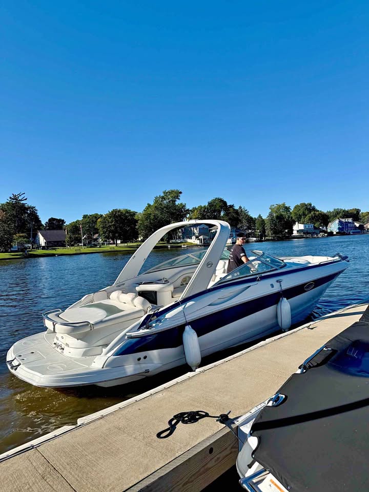 2006 Crownline 320 LS / TWIN 350 MAG LOW HRS for sale in Johnsburg, IL