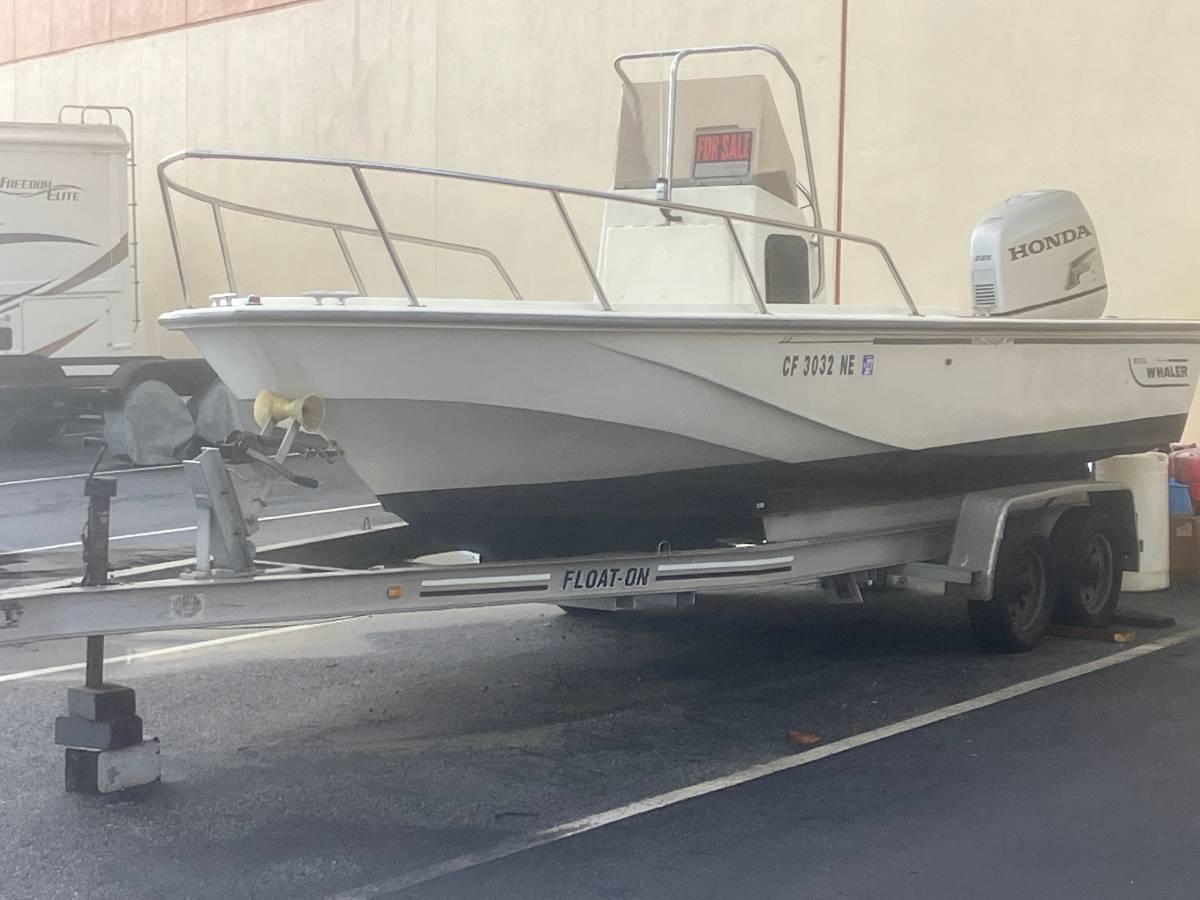 Boston Whaler Outrage 19’ 225 Honda tandem axle aluminum trailer for sale in Oxnard, Ca