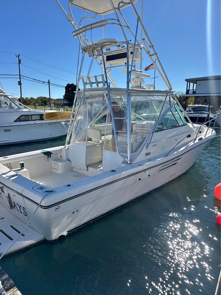 2000 Persuit 3000 express for sale in Port Washington, NY