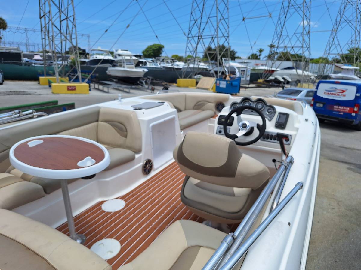 2014 Nauticstar 203 SC with a Yamaha 115 four stroke for sale in Daina Beach