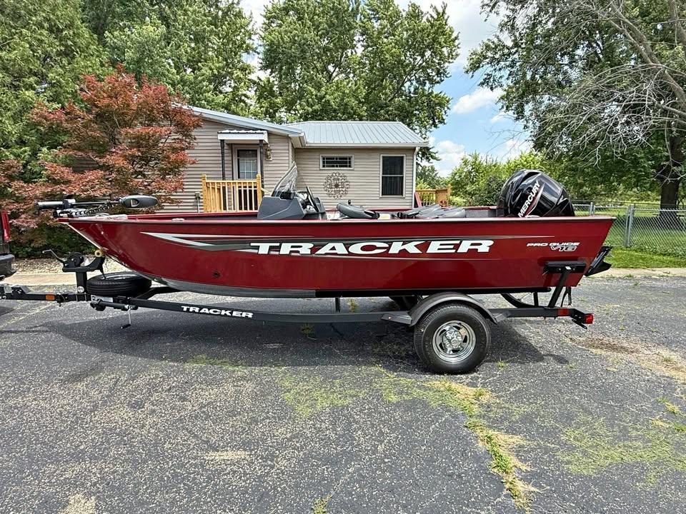 2025 Tracker Pro Guide V-16 SC for sale in Bloomington, IL
