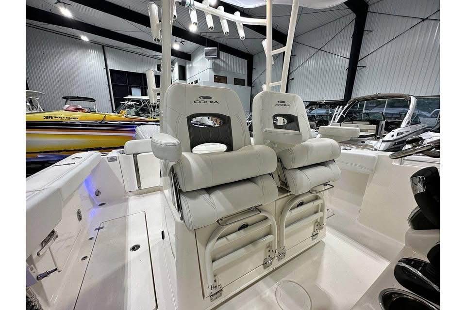 2024 Cobia 301 CC - LIKE NEW! 29 HRS - WITH TRAILER!! for sale in Spring Lake, MI