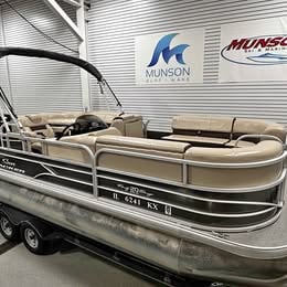 2018 TRACKER 21 Party Barge / 688 hrs / trlr for sale in Round Lake, IL