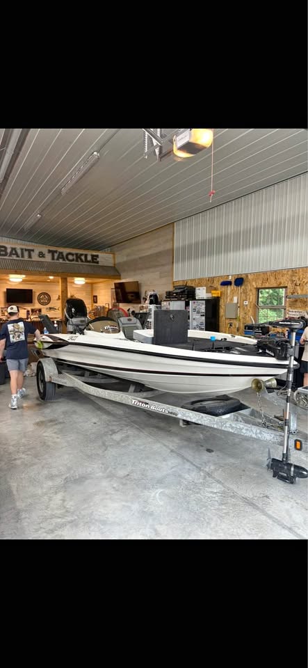 Triton Tr186 for sale in Auburn, IL