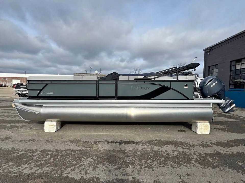 2025 Godfrey 2286 Tritoon 150HP for sale in Johnsburg, IL