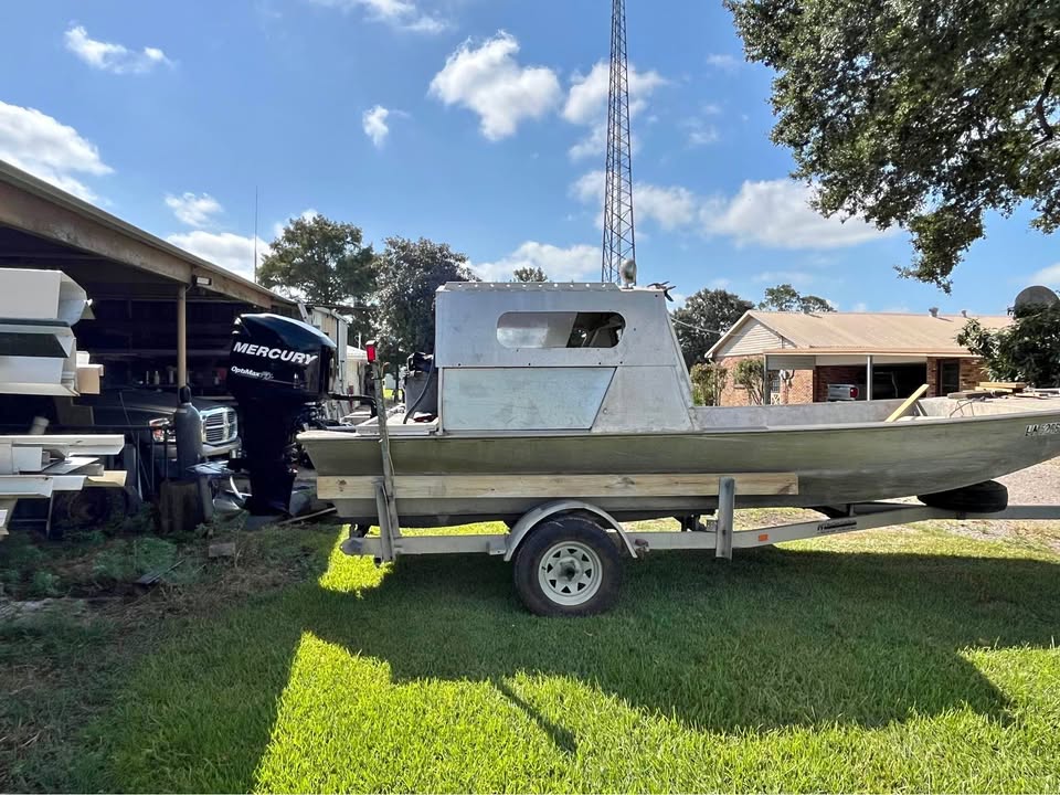 18’ aluminum boat for sale in St Martinville, LA