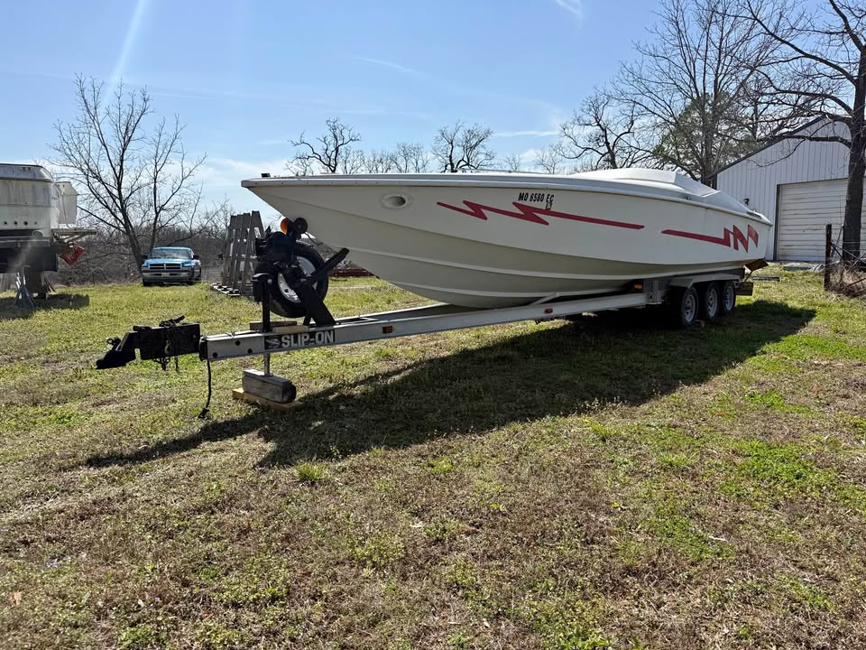 1980 futura 33ft boat for sale in Smithville, MO