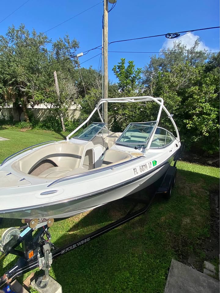2001 Four Winns Horizon 210 Bowrider — Volvo Penta 5.0GI for sale in Sarasota, FL