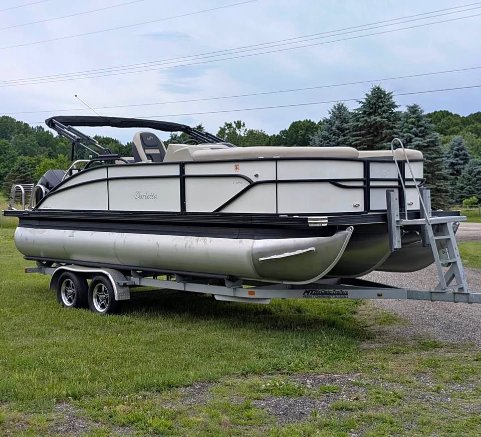 2023 Barletta Cabrio 22 UC Triple Toon for sale in Cassopolis, MI