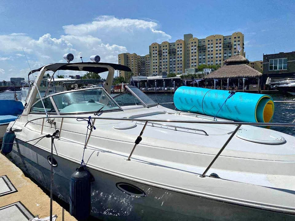 2002 Monterrey Cabin cruiser for sale in Miami, FL