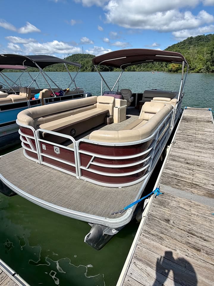 2020 Godfrey Sweetwater Pontoon Boat 115 HP Yamaha for sale in Howard, PA