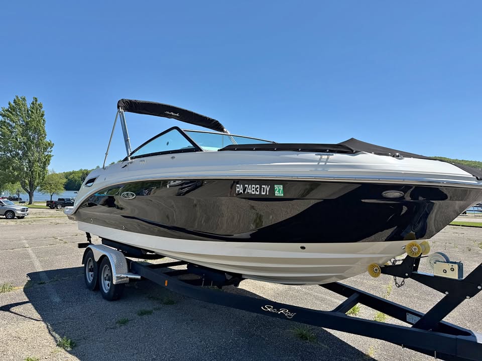 2019 Sea Ray SDX 250 - 193 Hours - Trailer Included for sale in Warren, PA