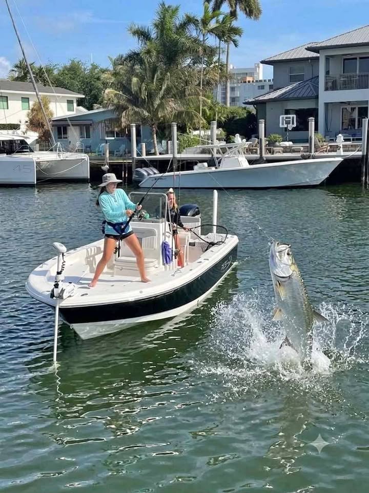 2019 22 Robalo Cayman bay flats Center Console boat for sale in Fort Lauderdale, FL