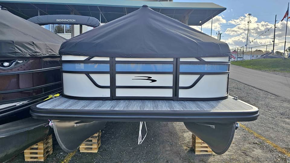 2027 Bennington 23SQC for sale in Howell, MI