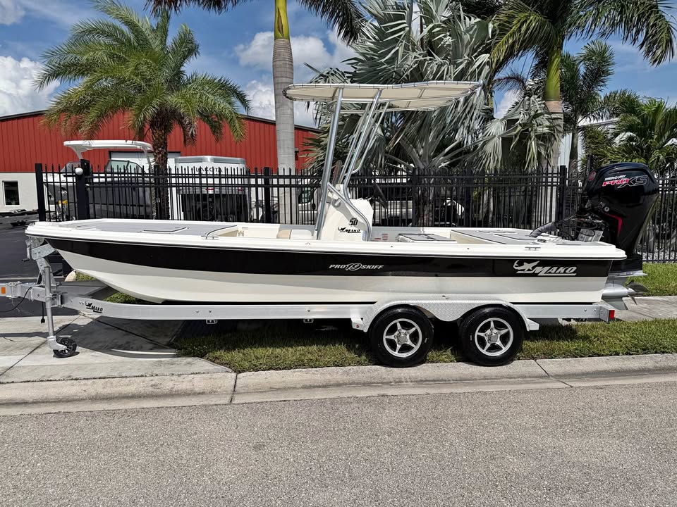 2017 Mako pro skiff 19cc **only 201 original hrs** for sale in Sarasota, FL