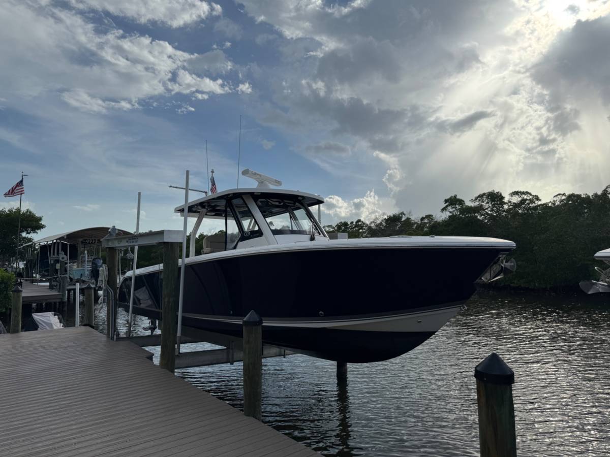 2020 Pursuit S 328 Sport Center Console with Cabin and Generator for sale in fortmyers