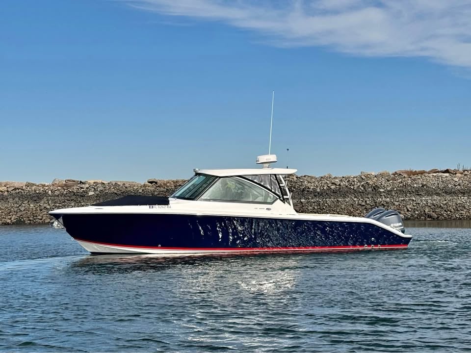 2016 Pursuit 325 DC for sale in Buzzards Bay, MA