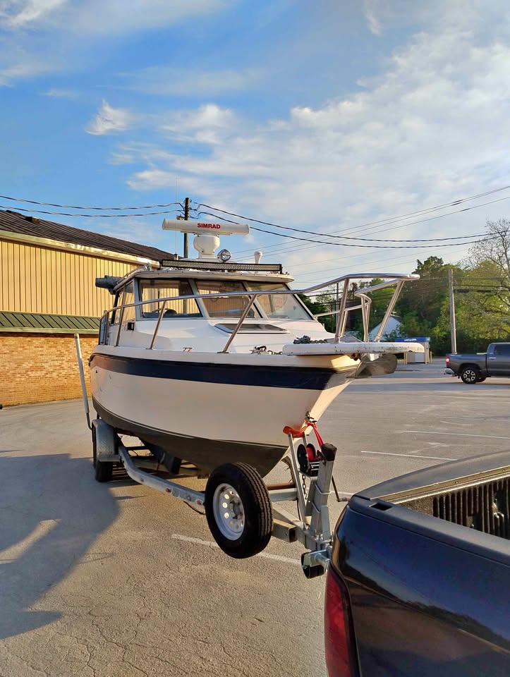30ft Oceanliner Brand new inboard 350 5.7 Just the bells and whistles are worth the asking price. for sale in Ayden, NC