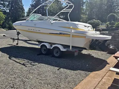 Maxum 2100 SD Deck Boat