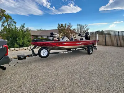 2015 Crestliner 18ft Bass Boat tc18 with only 49 original hours