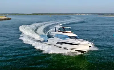 2024 Prestige 520