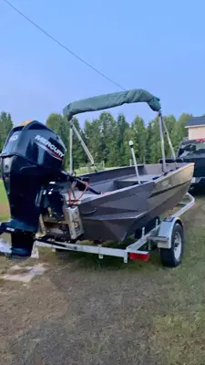 1553 Eage boat