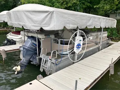 Bennington pontoon boat