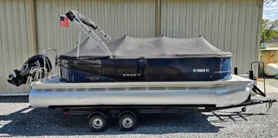 2023 Crest lx 220 slc