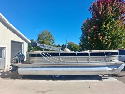 2015 Southbay 115hp yamaha pontoon Boat 24ft 522rs 2.0 series