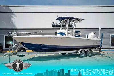 2018 Robalo 246 Cayman