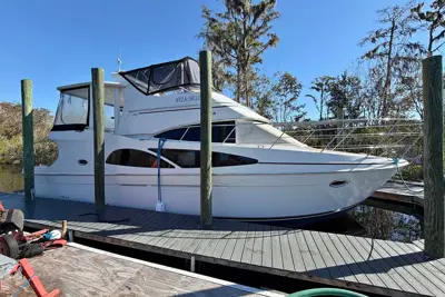 2005 Carver 41 Cockpit Motor Yacht