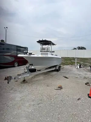 1993 Sea Ray Laguna 25-foot center-console fishing boat with twin 2015 Yamaha F200 four-stroke outbo